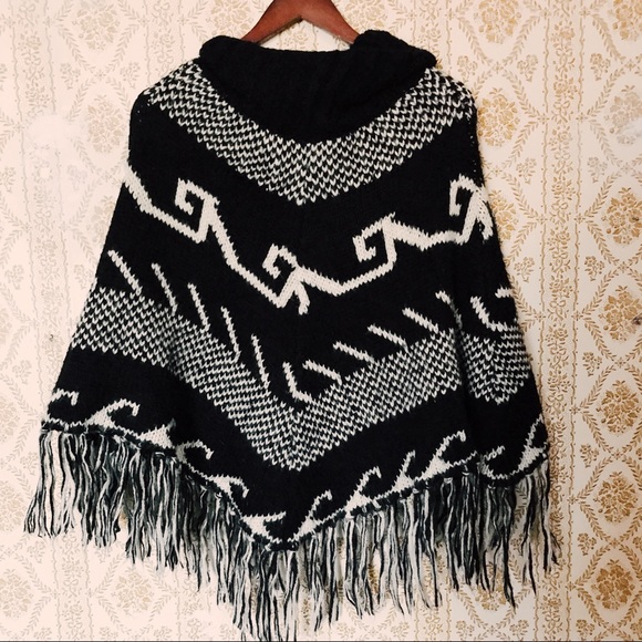 Knit Winter Poncho Shawl 🖤 - Picture 1 of 7